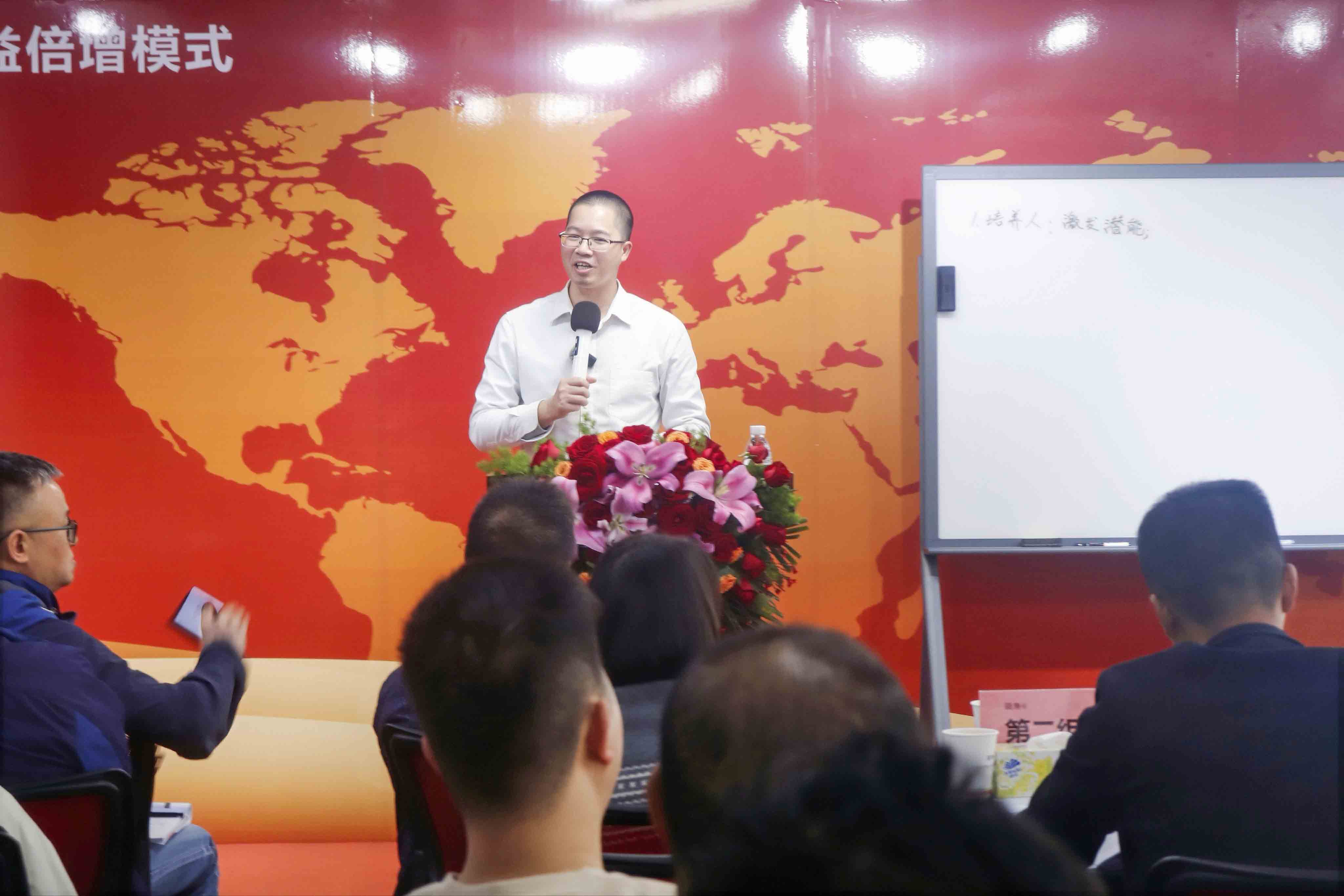 冯景宏老师.JPG 冯景宏老师.JPG